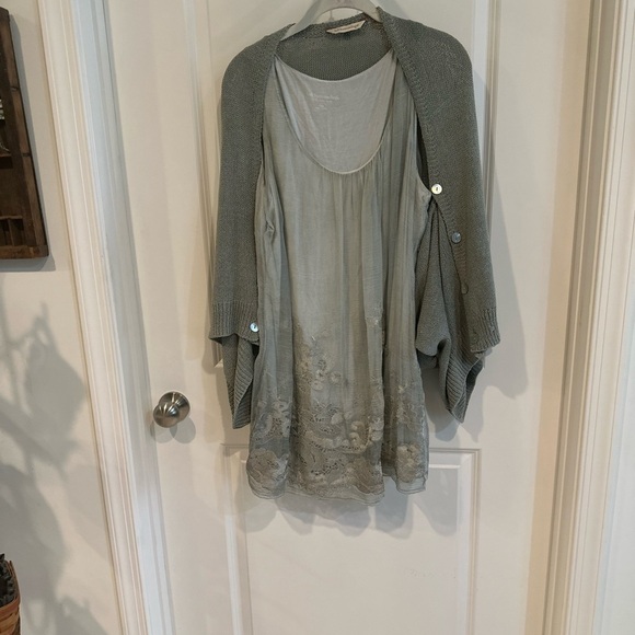 Elegant Light Green Silk Lace Tunic and Shrug - Picture 9 of 10